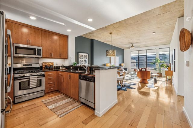 288 3rd St 406, Oakland, CA 94607