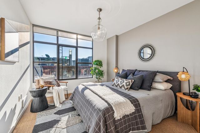 288 3rd St 406, Oakland, CA 94607