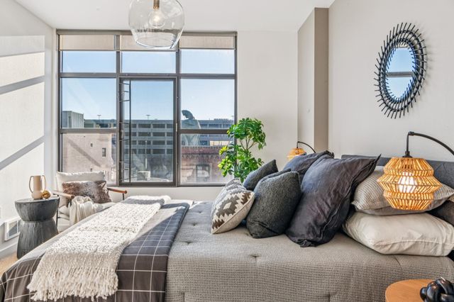 288 3rd St 406, Oakland, CA 94607