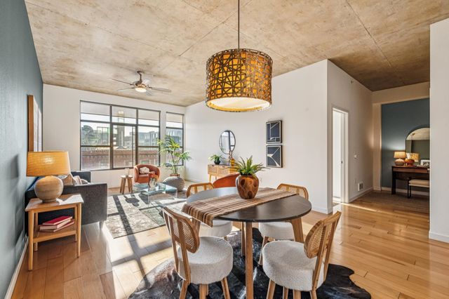 288 3rd St 406, Oakland, CA 94607