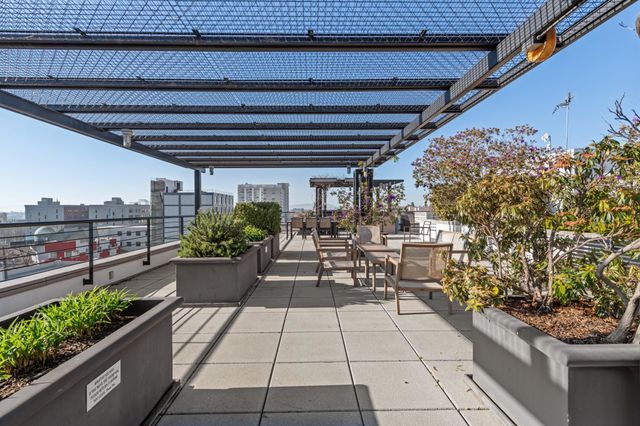 288 3rd St 406, Oakland, CA 94607