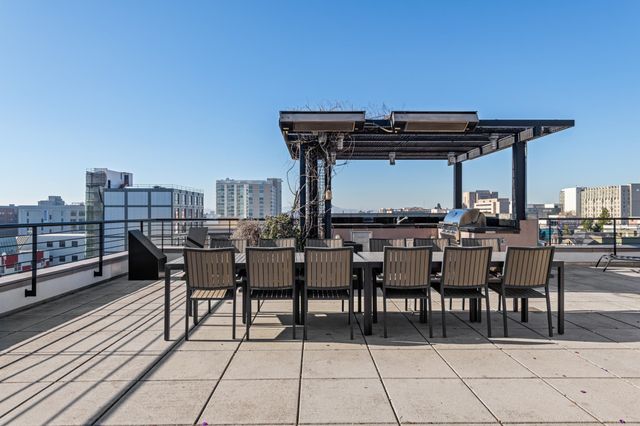 288 3rd St 406, Oakland, CA 94607