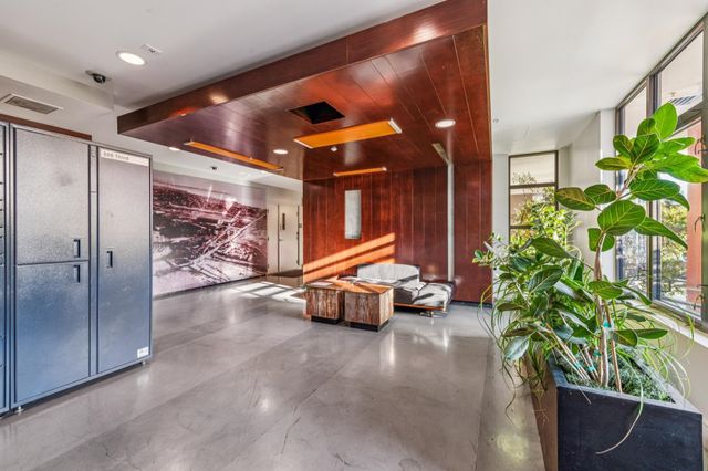 288 3rd St 406, Oakland, CA 94607