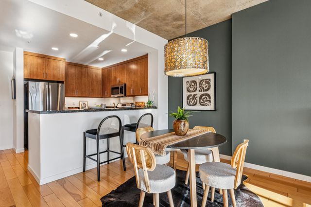 288 3rd St 406, Oakland, CA 94607