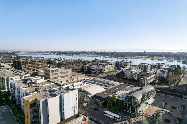 288 3rd St 406, Oakland, CA 94607