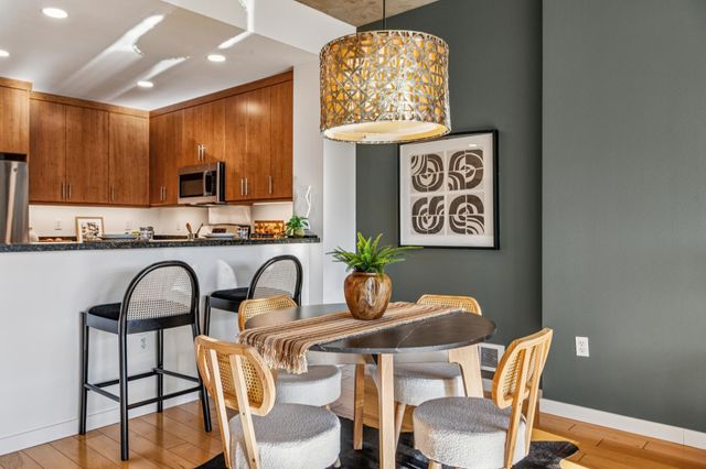 288 3rd St 406, Oakland, CA 94607