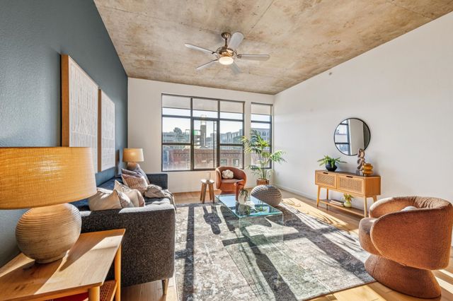 288 3rd St 406, Oakland, CA 94607