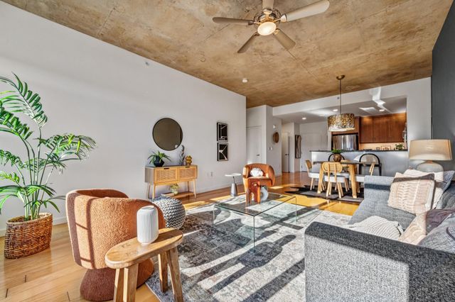 288 3rd St 406, Oakland, CA 94607