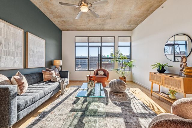 288 3rd St 406, Oakland, CA 94607