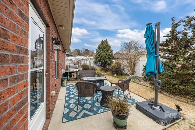 7244 Kenyon Drive, Denver, NC 28037