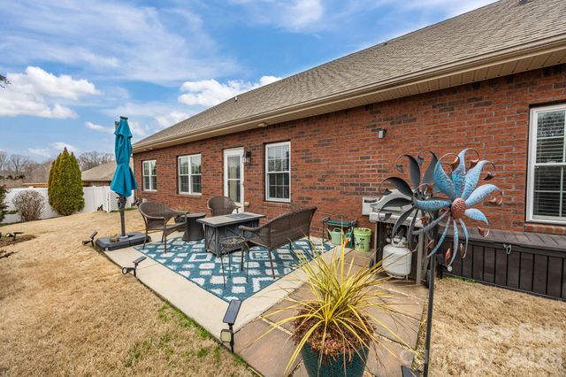 7244 Kenyon Drive, Denver, NC 28037