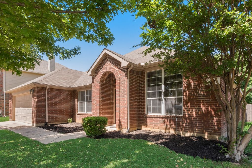 5317 Bellis Drive, Fort Worth, TX 76244