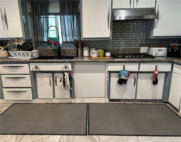 2708 College Avenue, Bakersfield, CA 93306