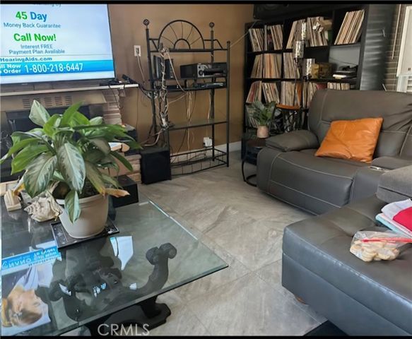 2708 College Avenue, Bakersfield, CA 93306