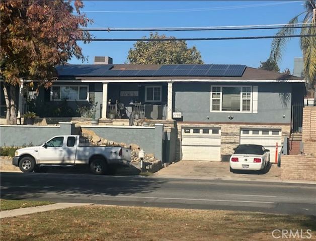 2708 College Avenue, Bakersfield, CA 93306