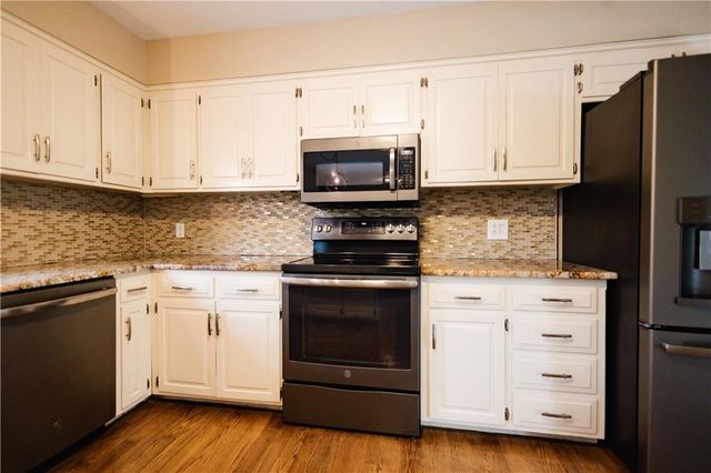 4709 Brookwood Terrace, St Joseph, MO 64506