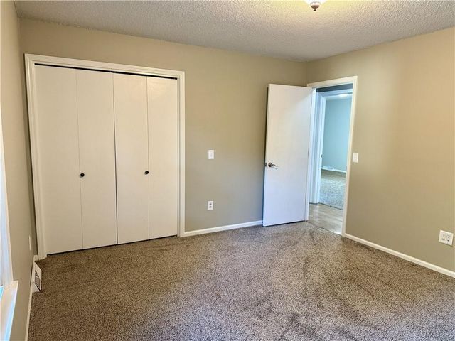 4709 Brookwood Terrace, St Joseph, MO 64506