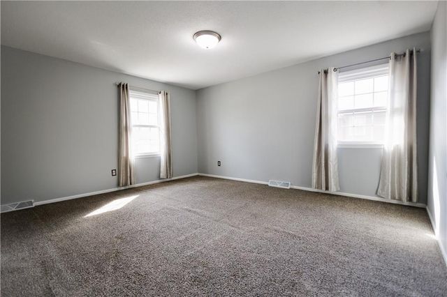 4709 Brookwood Terrace, St Joseph, MO 64506