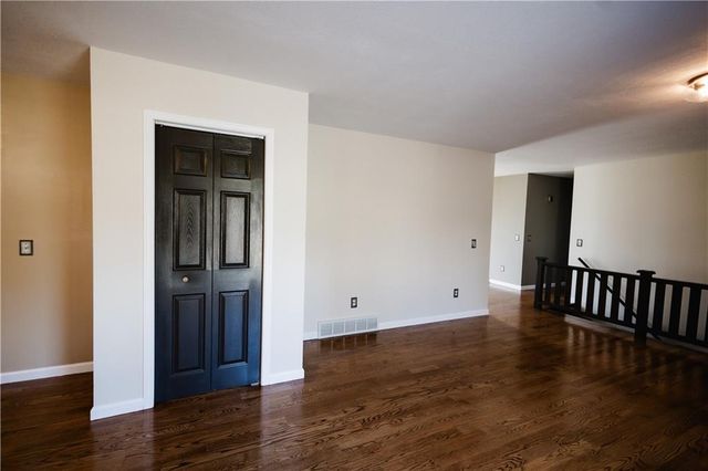 4709 Brookwood Terrace, St Joseph, MO 64506