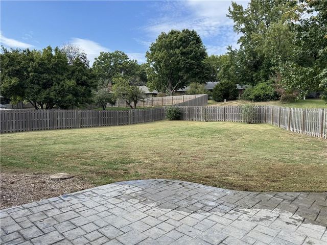 4709 Brookwood Terrace, St Joseph, MO 64506