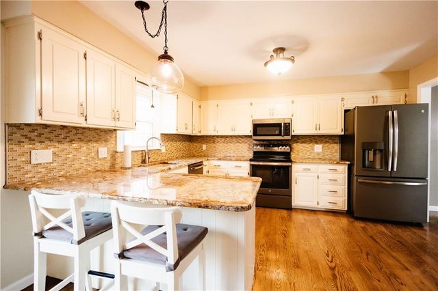 4709 Brookwood Terrace, St Joseph, MO 64506