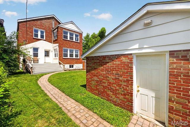 5800 Pershing Avenue, St Louis, MO 63112