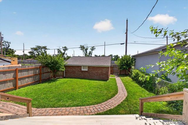 5800 Pershing Avenue, St Louis, MO 63112