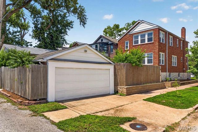 5800 Pershing Avenue, St Louis, MO 63112