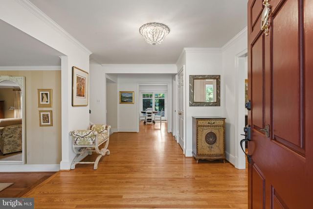 210 FALCON RIDGE RD, Great Falls, VA 22066