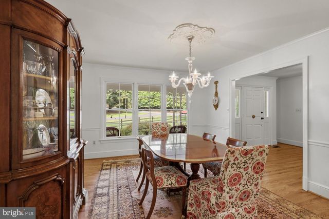210 FALCON RIDGE RD, Great Falls, VA 22066