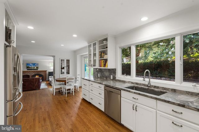 210 FALCON RIDGE RD, Great Falls, VA 22066