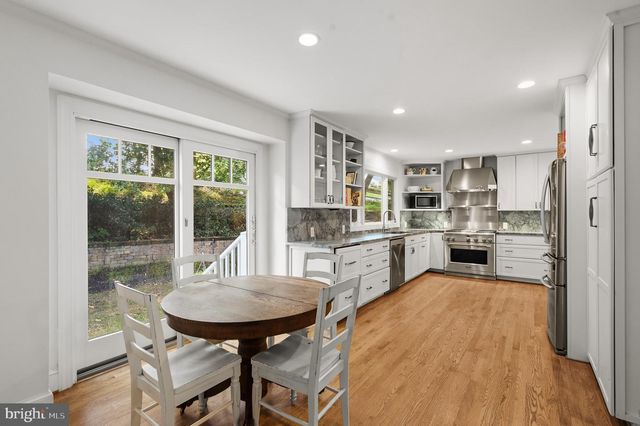 210 FALCON RIDGE RD, Great Falls, VA 22066