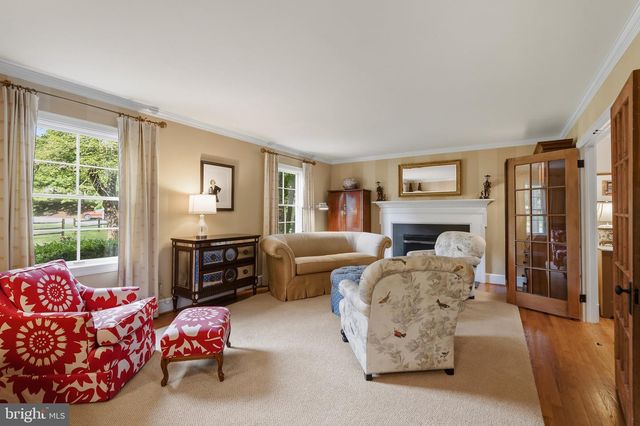 210 FALCON RIDGE RD, Great Falls, VA 22066