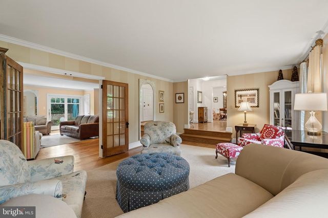 210 FALCON RIDGE RD, Great Falls, VA 22066