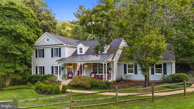 210 FALCON RIDGE RD, Great Falls, VA 22066