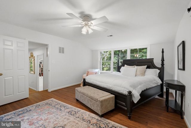 210 FALCON RIDGE RD, Great Falls, VA 22066
