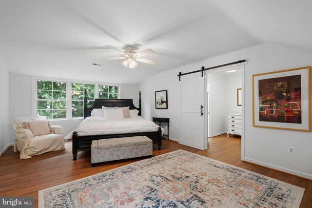 210 FALCON RIDGE RD, Great Falls, VA 22066