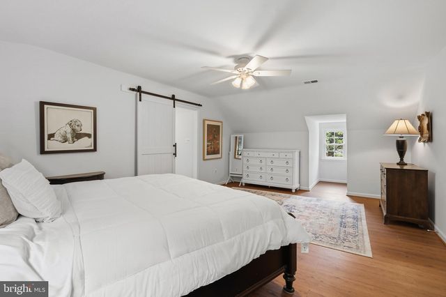210 FALCON RIDGE RD, Great Falls, VA 22066