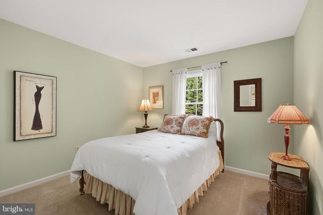 210 FALCON RIDGE RD, Great Falls, VA 22066