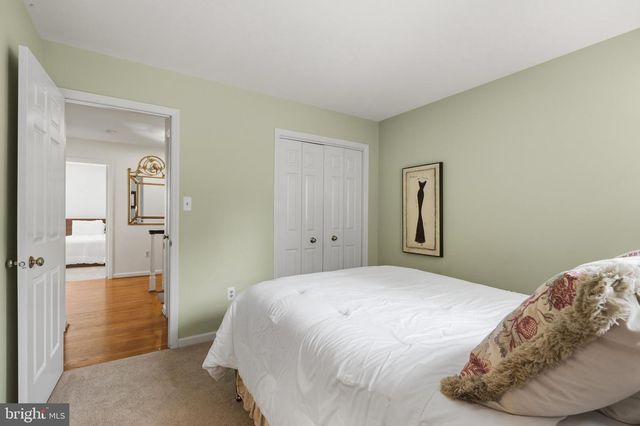 210 FALCON RIDGE RD, Great Falls, VA 22066