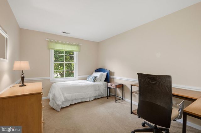 210 FALCON RIDGE RD, Great Falls, VA 22066