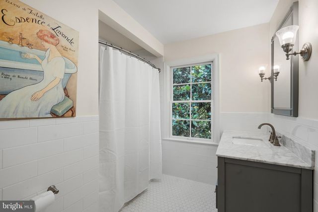 210 FALCON RIDGE RD, Great Falls, VA 22066