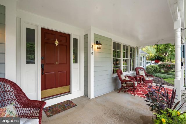 210 FALCON RIDGE RD, Great Falls, VA 22066