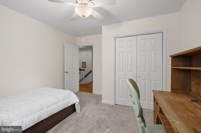 210 FALCON RIDGE RD, Great Falls, VA 22066