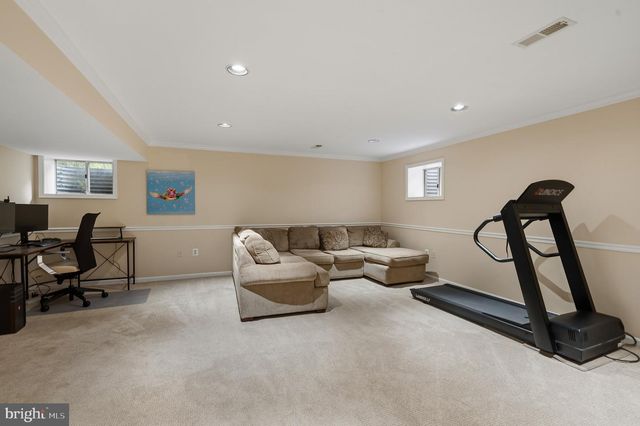 210 FALCON RIDGE RD, Great Falls, VA 22066