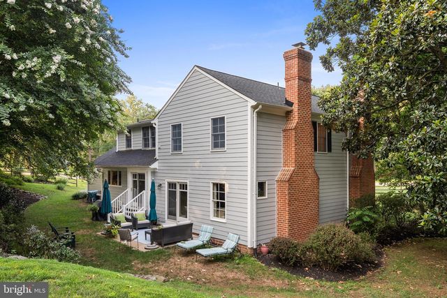 210 FALCON RIDGE RD, Great Falls, VA 22066