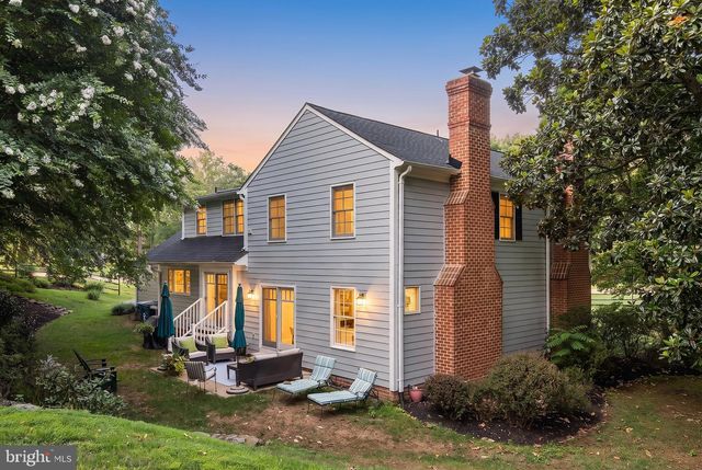 210 FALCON RIDGE RD, Great Falls, VA 22066