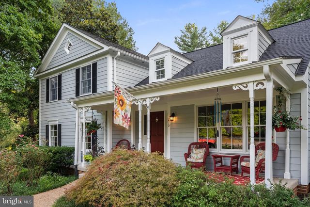 210 FALCON RIDGE RD, Great Falls, VA 22066