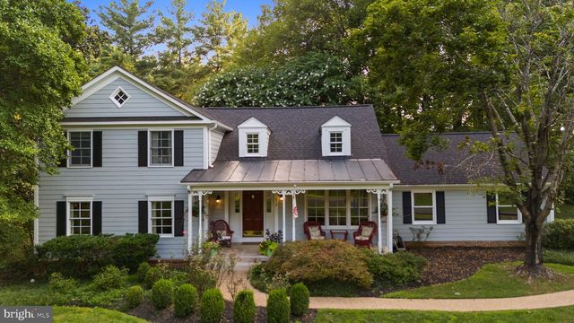 210 FALCON RIDGE RD, Great Falls, VA 22066