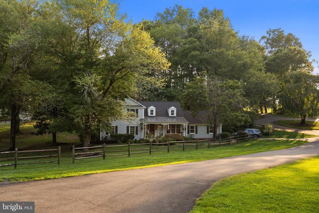 210 FALCON RIDGE RD, Great Falls, VA 22066